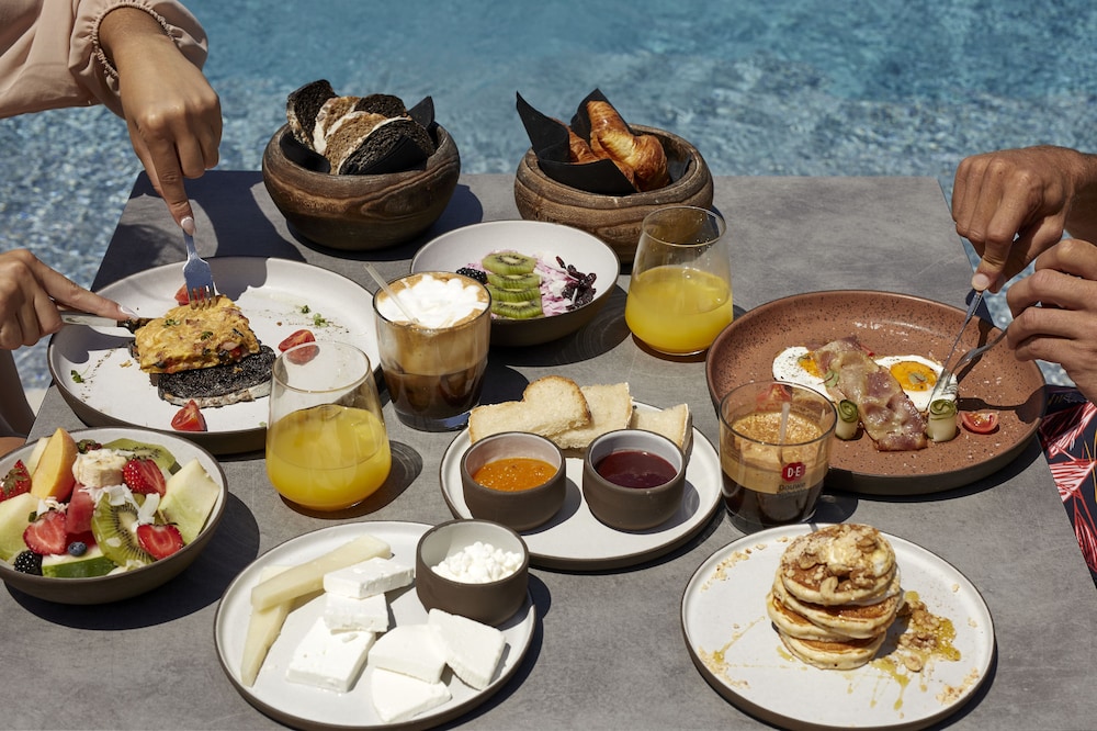 North Santorini - A Luxury Spa Hotel — Restaurant & bars in Pyrgos Kallistis, South Aegean