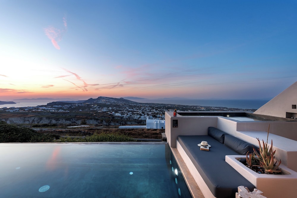 North Santorini - A Luxury Spa Hotel — Swimming pool in Pyrgos Kallistis, South Aegean