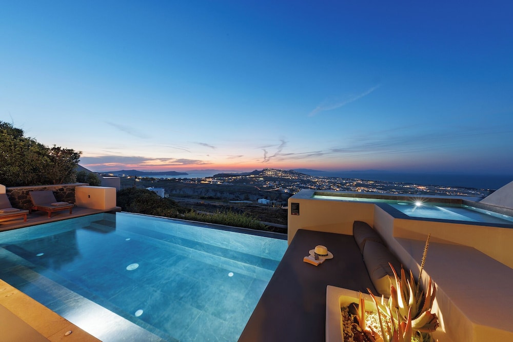 North Santorini - A Luxury Spa Hotel — Swimming pool in Pyrgos Kallistis, South Aegean