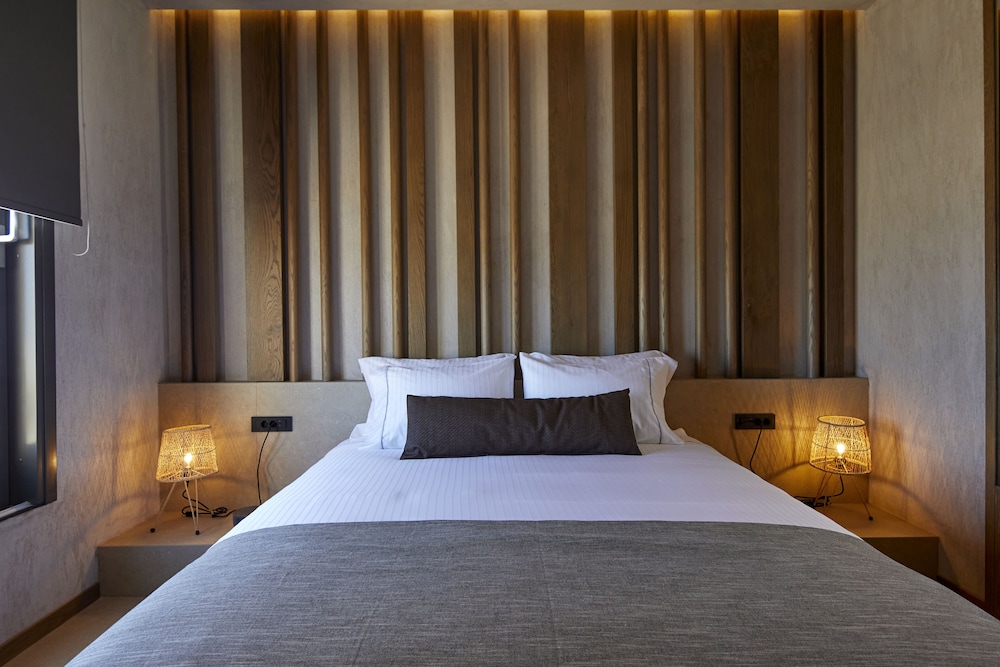 North Santorini - A Luxury Spa Hotel — Hotel rooms in Pyrgos Kallistis, South Aegean