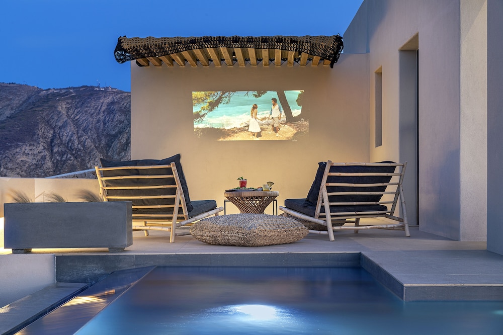 North Santorini - A Luxury Spa Hotel — Swimming pool in Pyrgos Kallistis, South Aegean