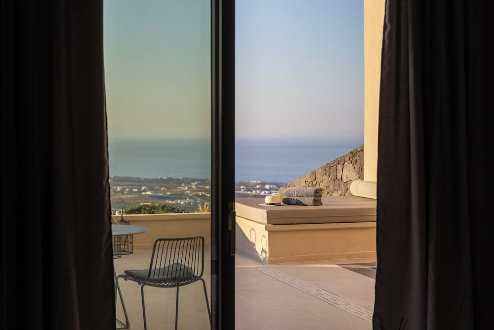 North Santorini - A Luxury Spa Hotel — Hotel rooms in Pyrgos Kallistis, South Aegean