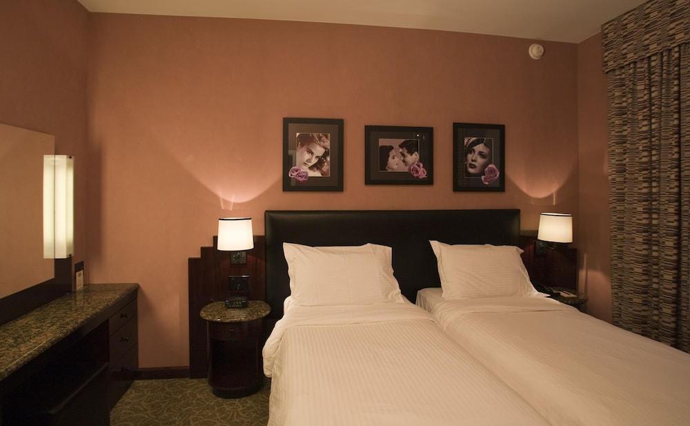 Washington Square Hotel by Library Hotel Collection — Hotel rooms in New York City, New York State