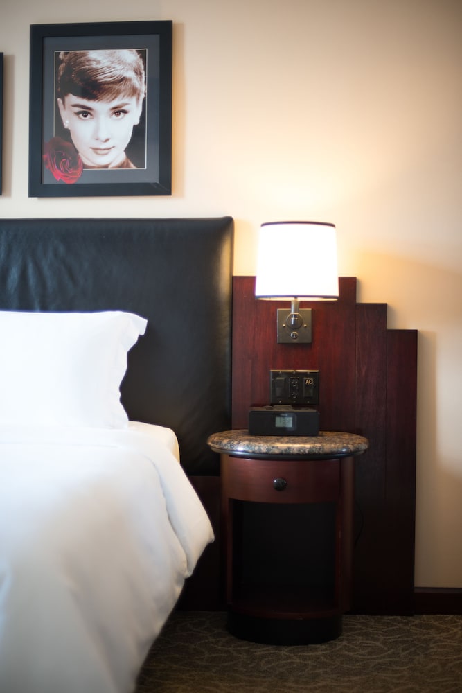 Washington Square Hotel by Library Hotel Collection — Hotel rooms in New York City, New York State