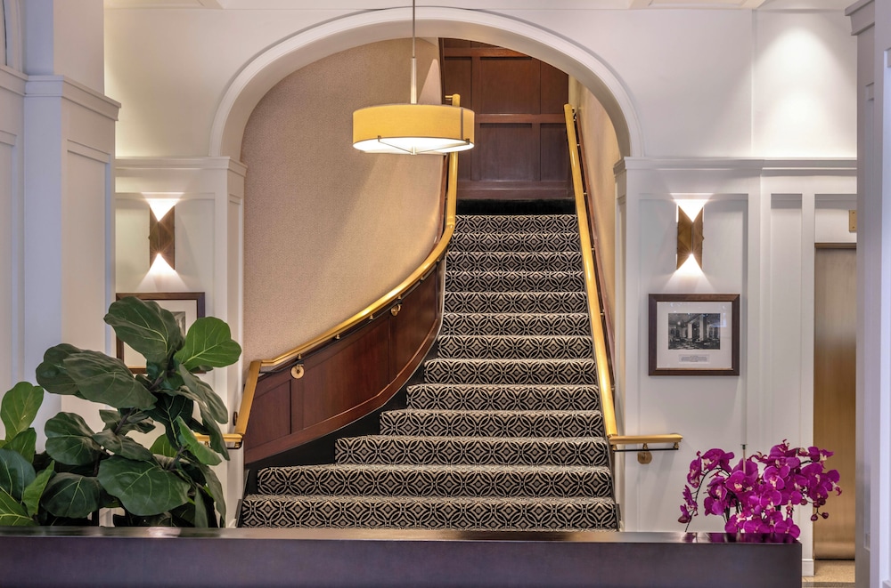 Warwick Allerton - Chicago — Hotel building in Chicago, Illinois