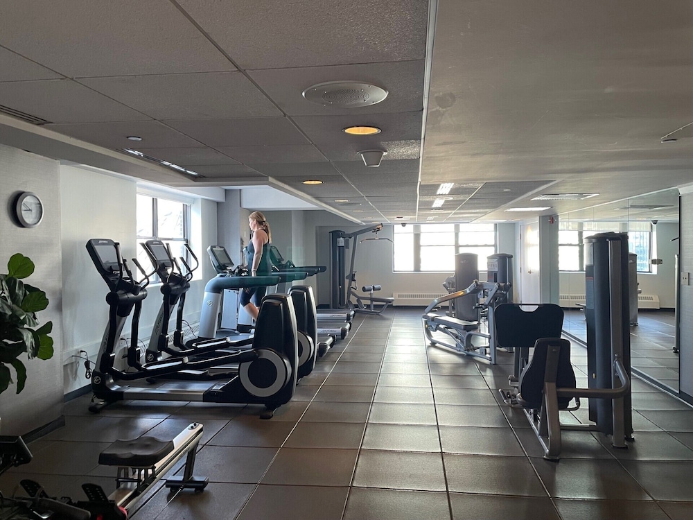 Warwick Allerton - Chicago — Sports & recreation in Chicago, Illinois