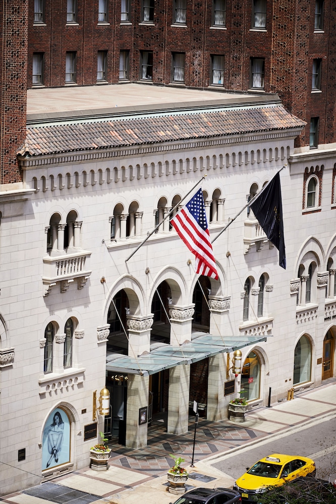 Warwick Allerton - Chicago — Hotel building in Chicago, Illinois