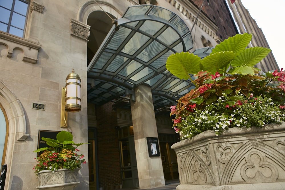 Warwick Allerton - Chicago — Hotel building in Chicago, Illinois
