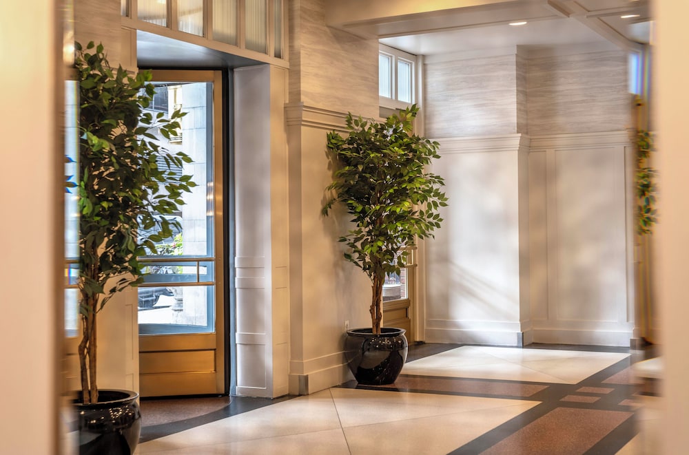 Warwick Allerton - Chicago — Hotel building in Chicago, Illinois