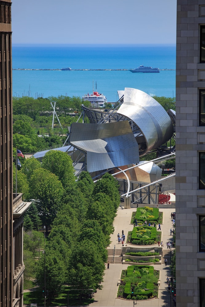 Staypineapple, An Iconic Hotel, The Loop — Attractions in the area in Chicago, Illinois