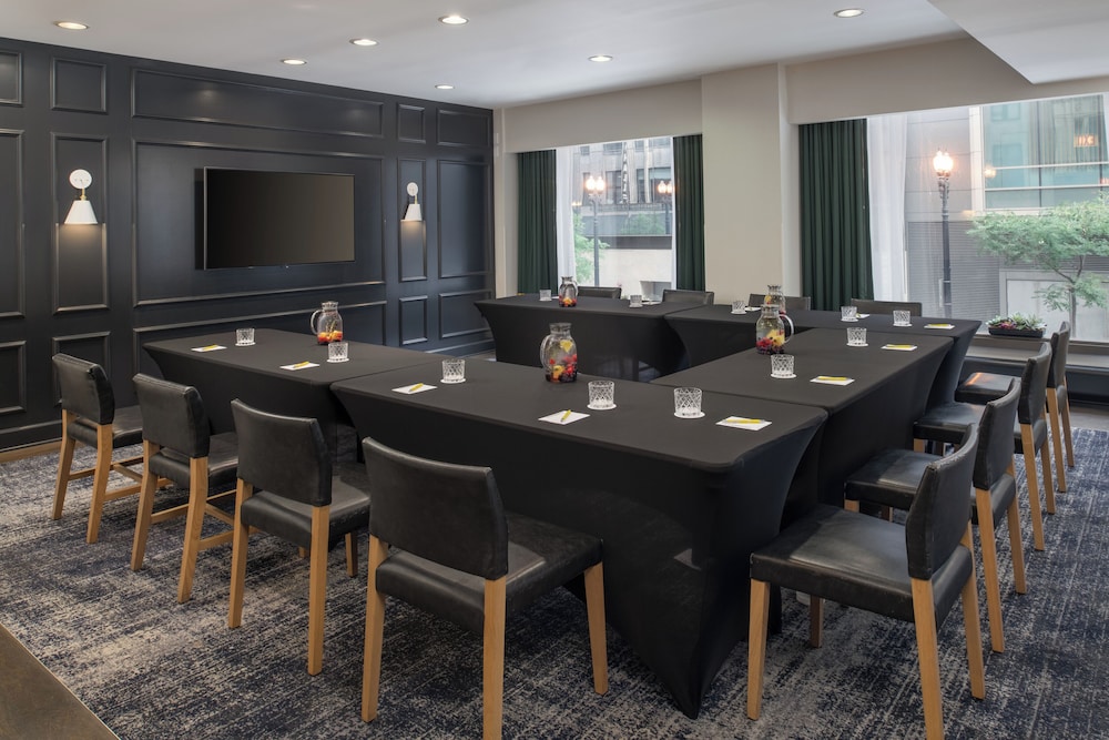 Staypineapple, An Iconic Hotel, The Loop — Restaurant & bars in Chicago, Illinois