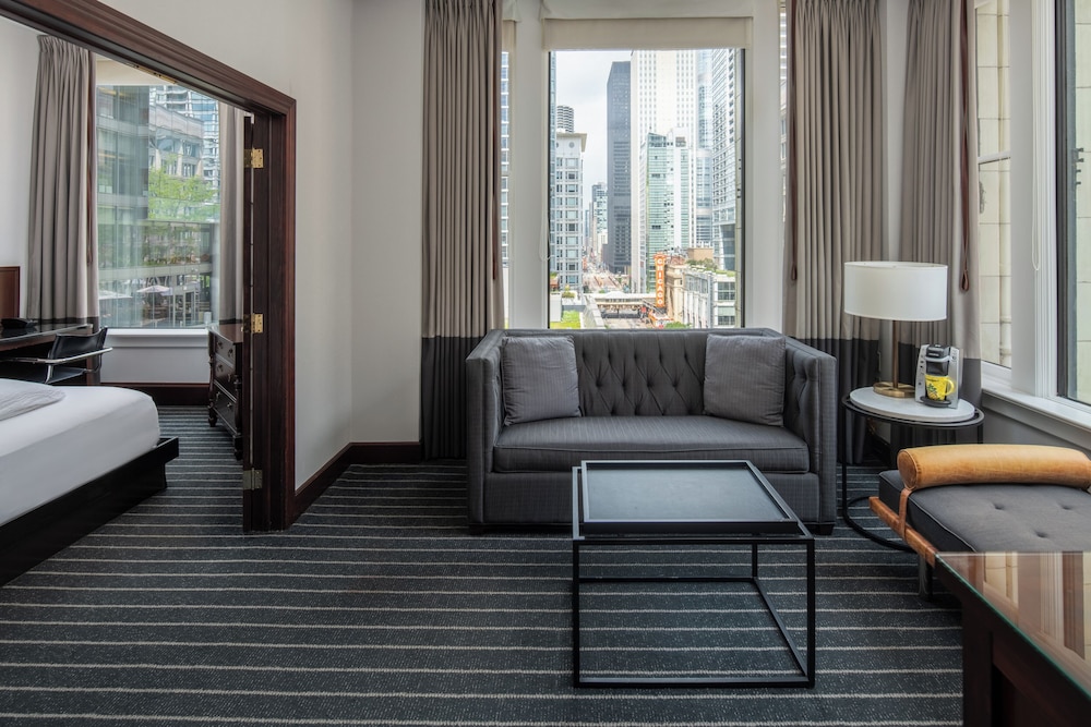 Staypineapple, An Iconic Hotel, The Loop — Hotel rooms in Chicago, Illinois