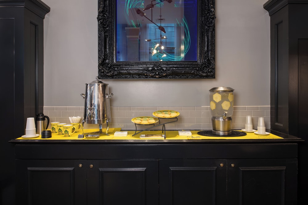 Staypineapple, An Iconic Hotel, The Loop — Restaurant & bars in Chicago, Illinois