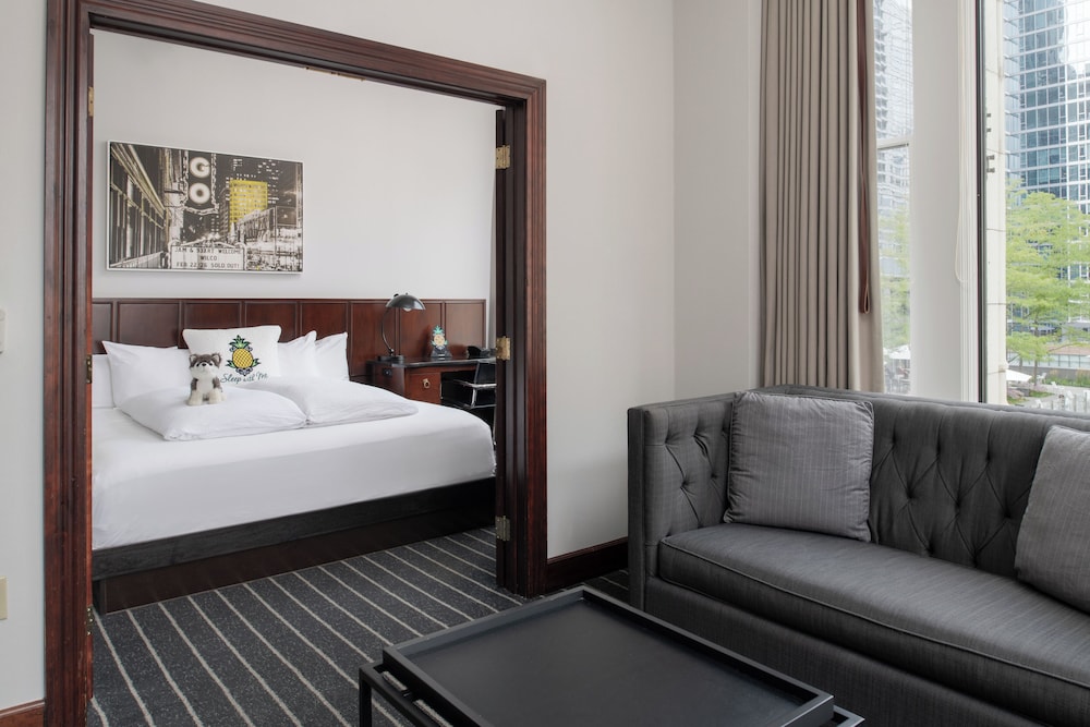Staypineapple, An Iconic Hotel, The Loop — Hotel rooms in Chicago, Illinois