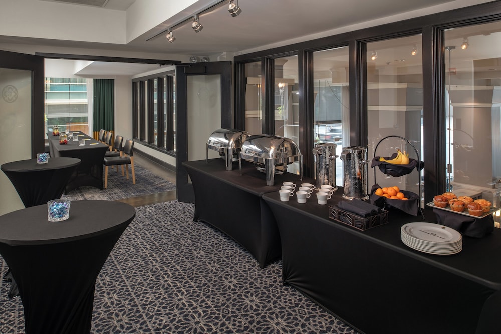 Staypineapple, An Iconic Hotel, The Loop — Restaurant & bars in Chicago, Illinois