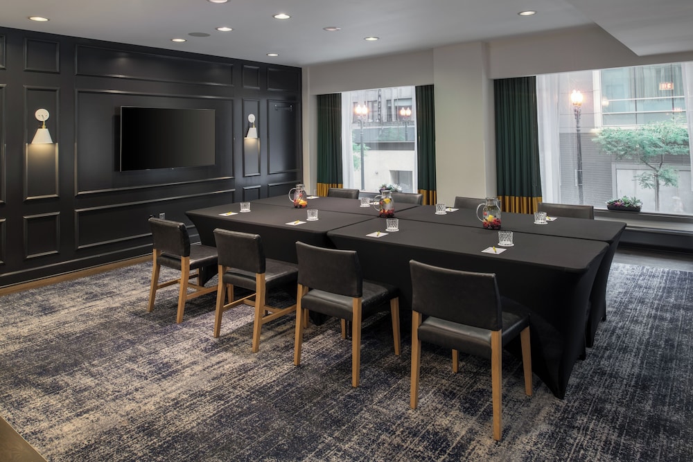 Staypineapple, An Iconic Hotel, The Loop — Restaurant & bars in Chicago, Illinois