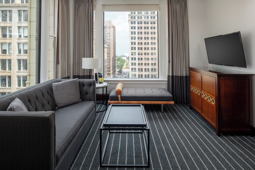 Staypineapple, An Iconic Hotel, The Loop — Hotel rooms in Chicago, Illinois