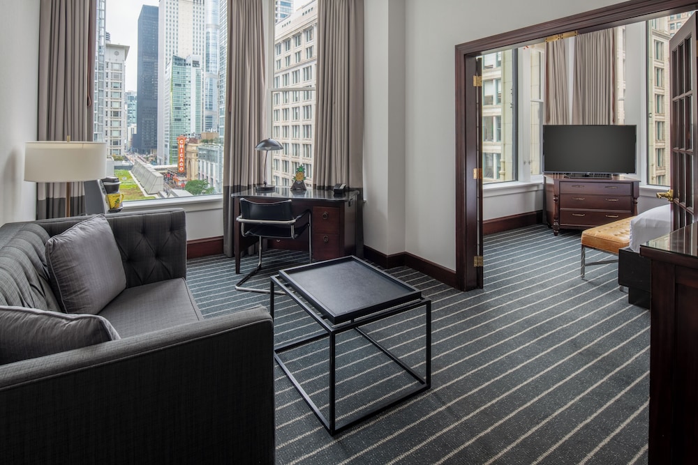 Staypineapple, An Iconic Hotel, The Loop — Hotel rooms in Chicago, Illinois