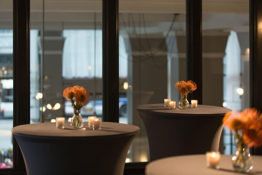 Staypineapple, An Iconic Hotel, The Loop — Restaurant & bars in Chicago, Illinois