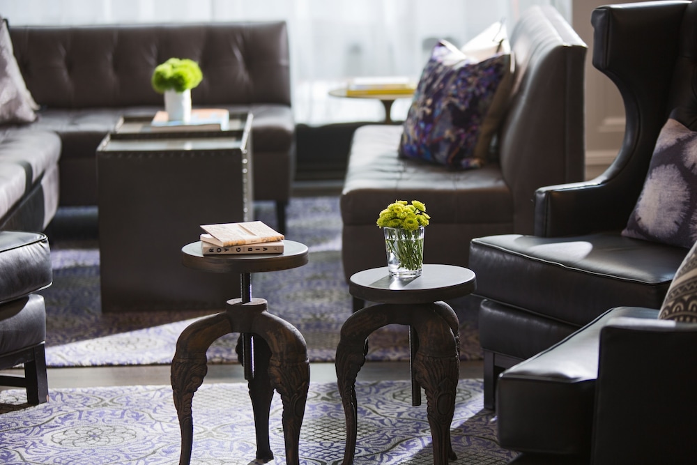 Staypineapple, An Iconic Hotel, The Loop — Hotel rooms in Chicago, Illinois