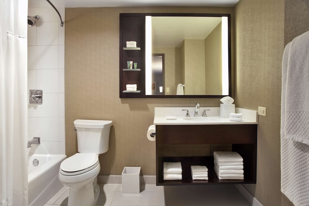 Hilton Chicago — Hotel rooms in Chicago, Illinois