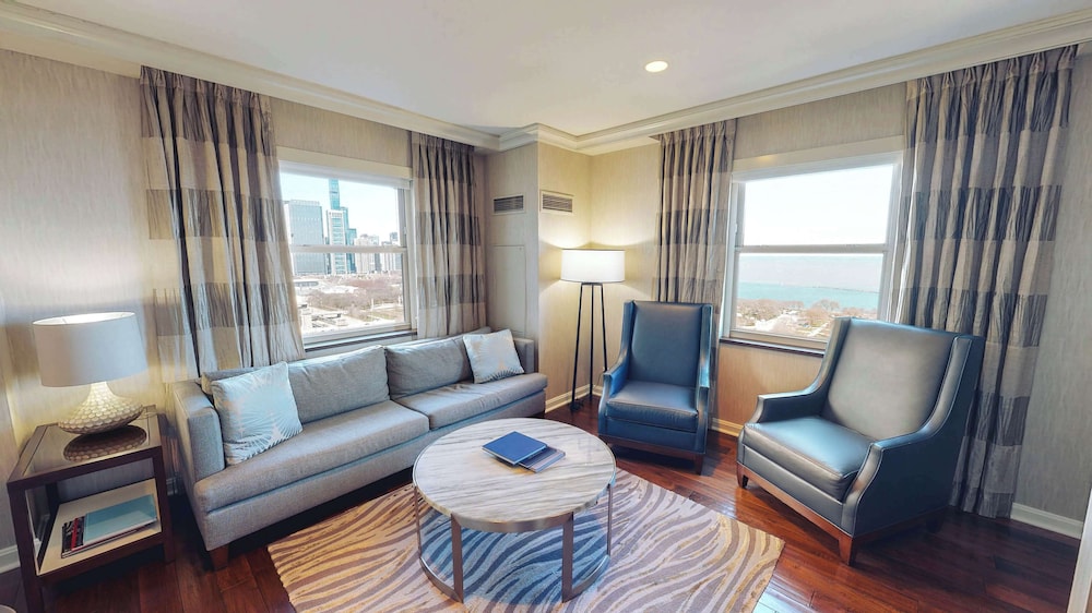 Hilton Chicago — Hotel rooms in Chicago, Illinois