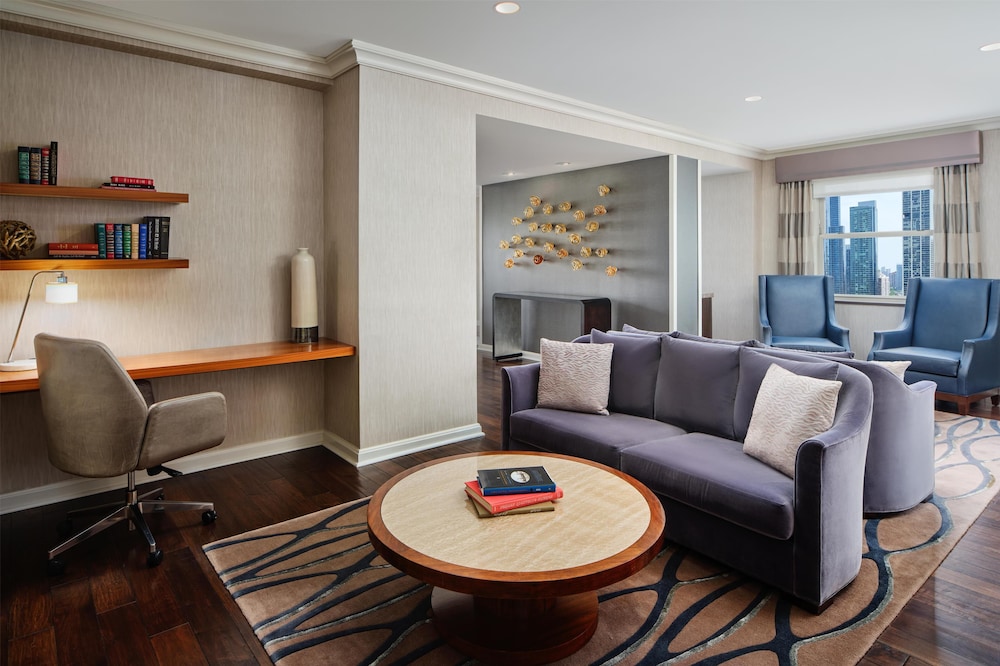 Hilton Chicago — Hotel rooms in Chicago, Illinois