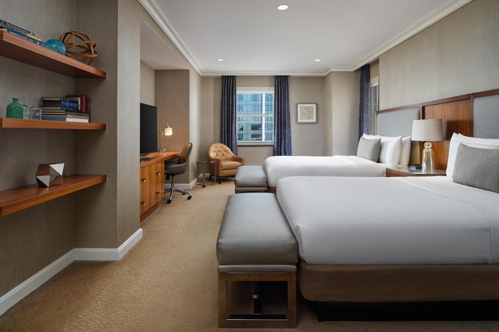 Hilton Chicago — Hotel rooms in Chicago, Illinois