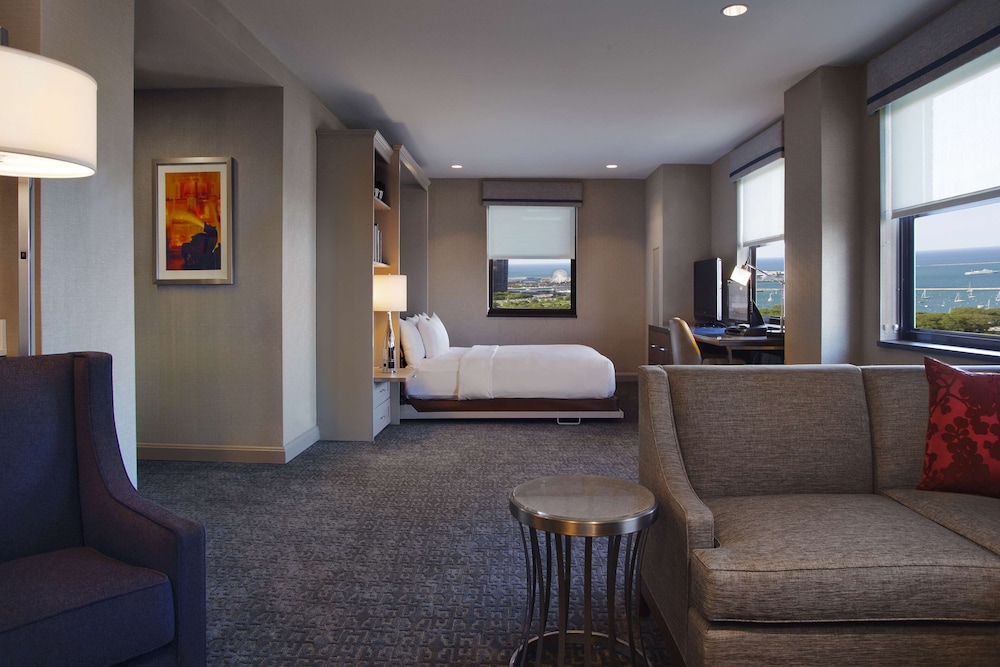 Hilton Chicago — Hotel rooms in Chicago, Illinois