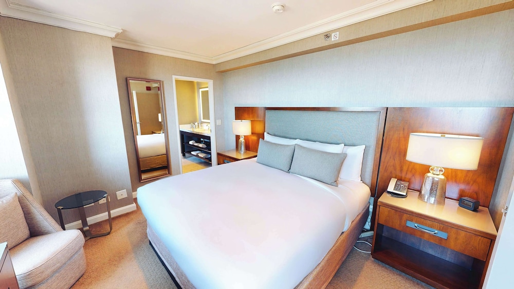 Hilton Chicago — Hotel rooms in Chicago, Illinois