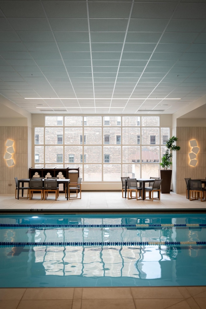 Hilton Chicago — Swimming pool in Chicago, Illinois