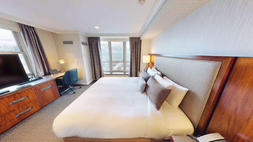 Hilton Chicago — Hotel rooms in Chicago, Illinois