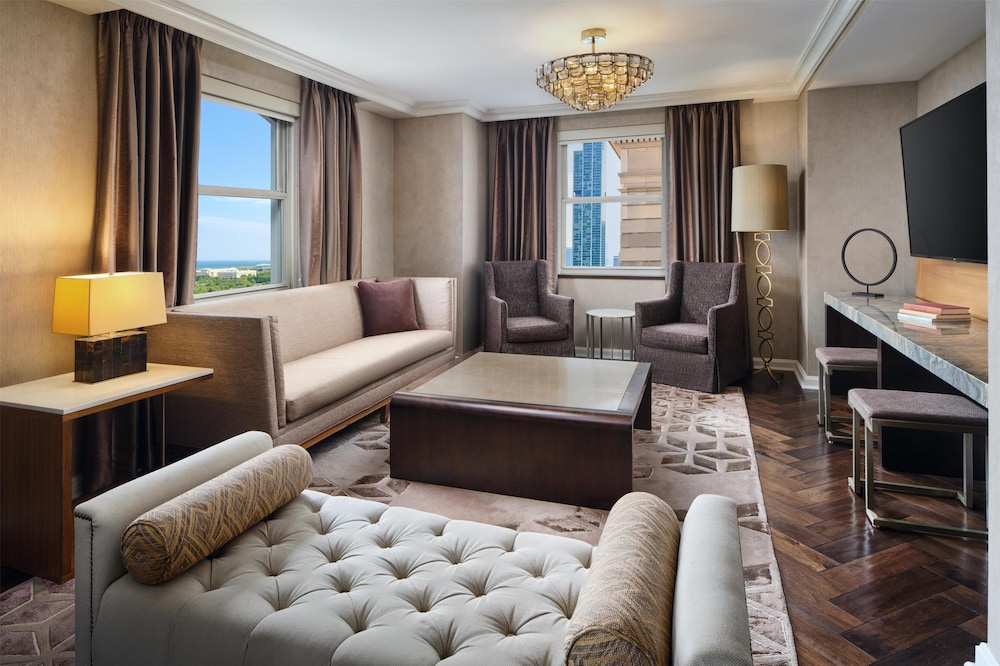 Hilton Chicago — Hotel rooms in Chicago, Illinois