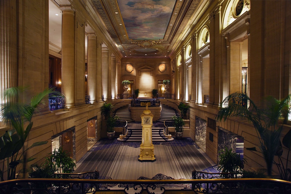Hilton Chicago — Hotel building in Chicago, Illinois