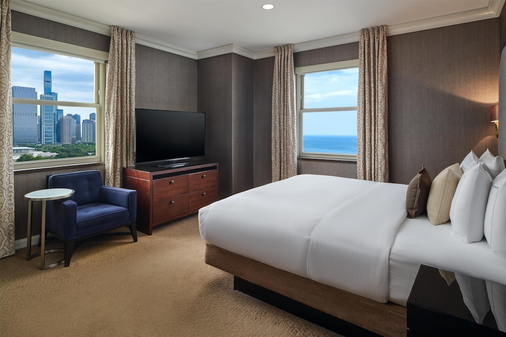 Hilton Chicago — Hotel rooms in Chicago, Illinois