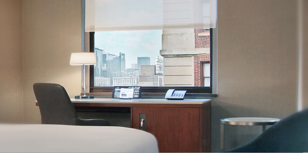 Hilton Chicago — Hotel rooms in Chicago, Illinois