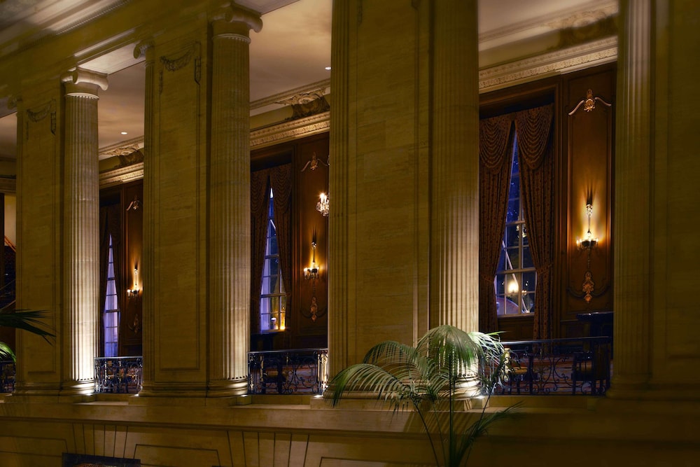 Hilton Chicago — Hotel building in Chicago, Illinois