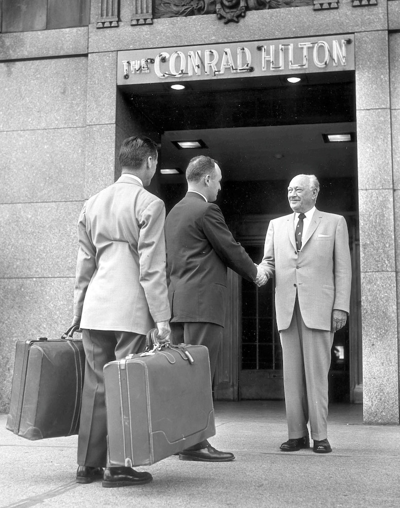 Hilton Chicago — Hotel building in Chicago, Illinois