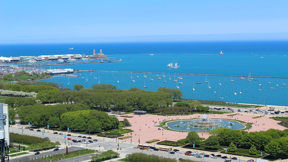 Hilton Chicago — Attractions in the area in Chicago, Illinois