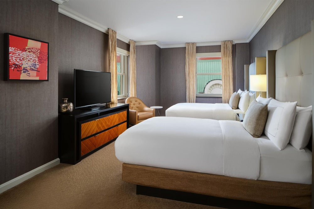 Hilton Chicago — Hotel rooms in Chicago, Illinois