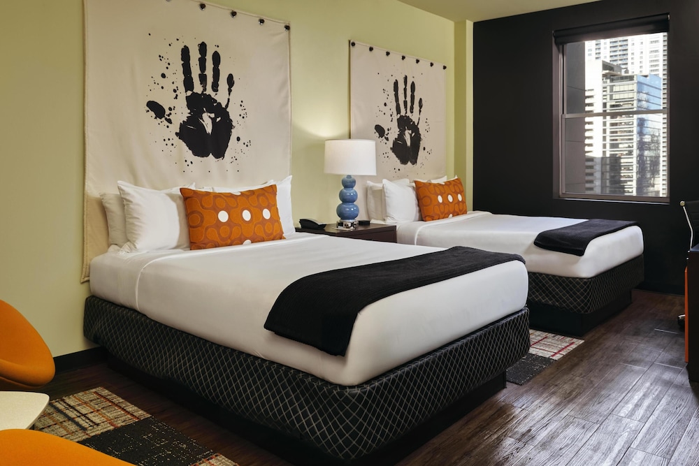 ACME Hotel Chicago, Outset Collection by Hilton — Hotel rooms in Chicago, Illinois