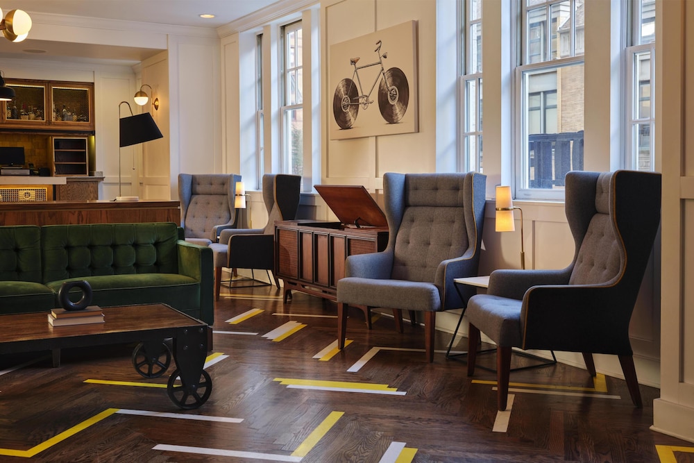 ACME Hotel Chicago, Outset Collection by Hilton — Hotel rooms in Chicago, Illinois