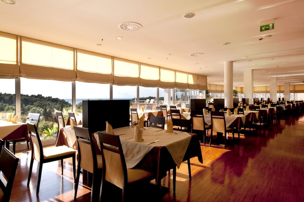 Hotel Albatros Plava Laguna — Restaurant & bars in Poreč, Istria