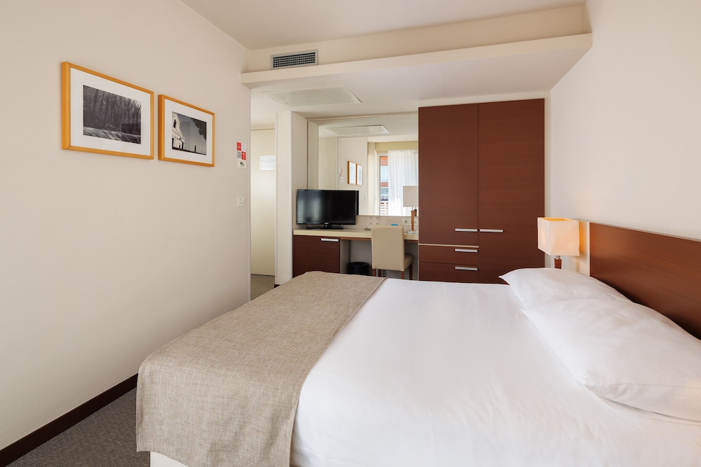 Hotel Albatros Plava Laguna — Hotel rooms in Poreč, Istria