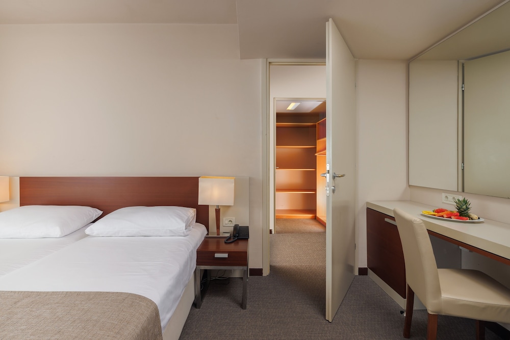 Hotel Albatros Plava Laguna — Hotel rooms in Poreč, Istria