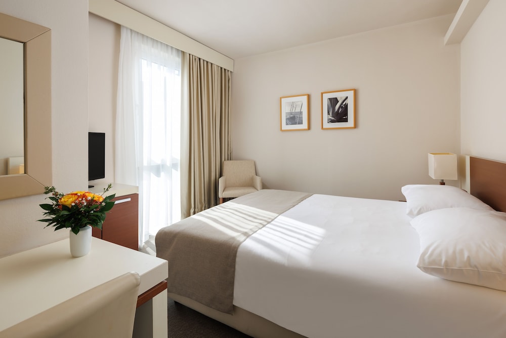 Hotel Albatros Plava Laguna — Hotel rooms in Poreč, Istria