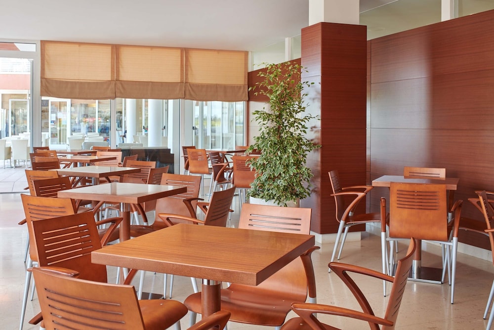 Hotel Albatros Plava Laguna — Restaurant & bars in Poreč, Istria