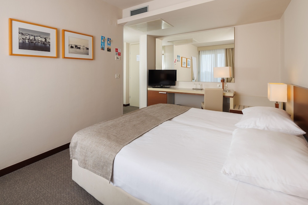 Hotel Albatros Plava Laguna — Hotel rooms in Poreč, Istria