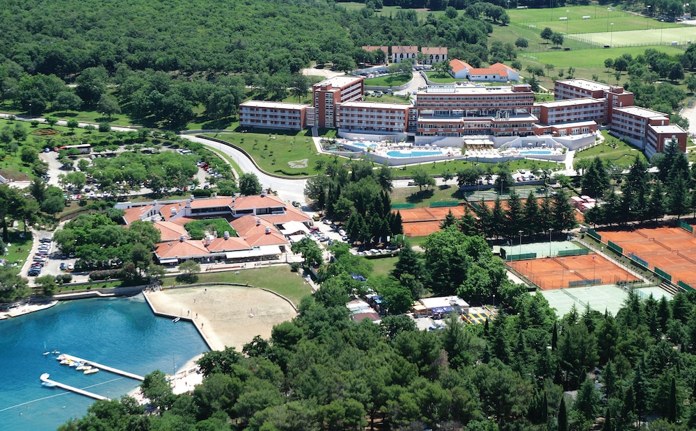 Hotel Albatros Plava Laguna — Hotel building in Poreč, Istria