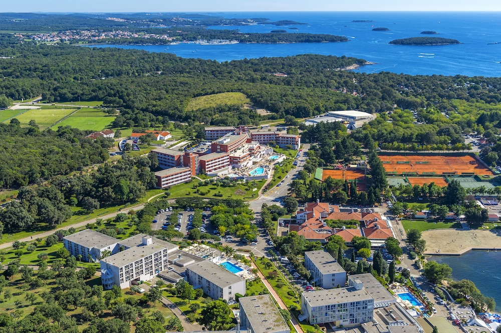 Hotel Albatros Plava Laguna — Hotel building in Poreč, Istria